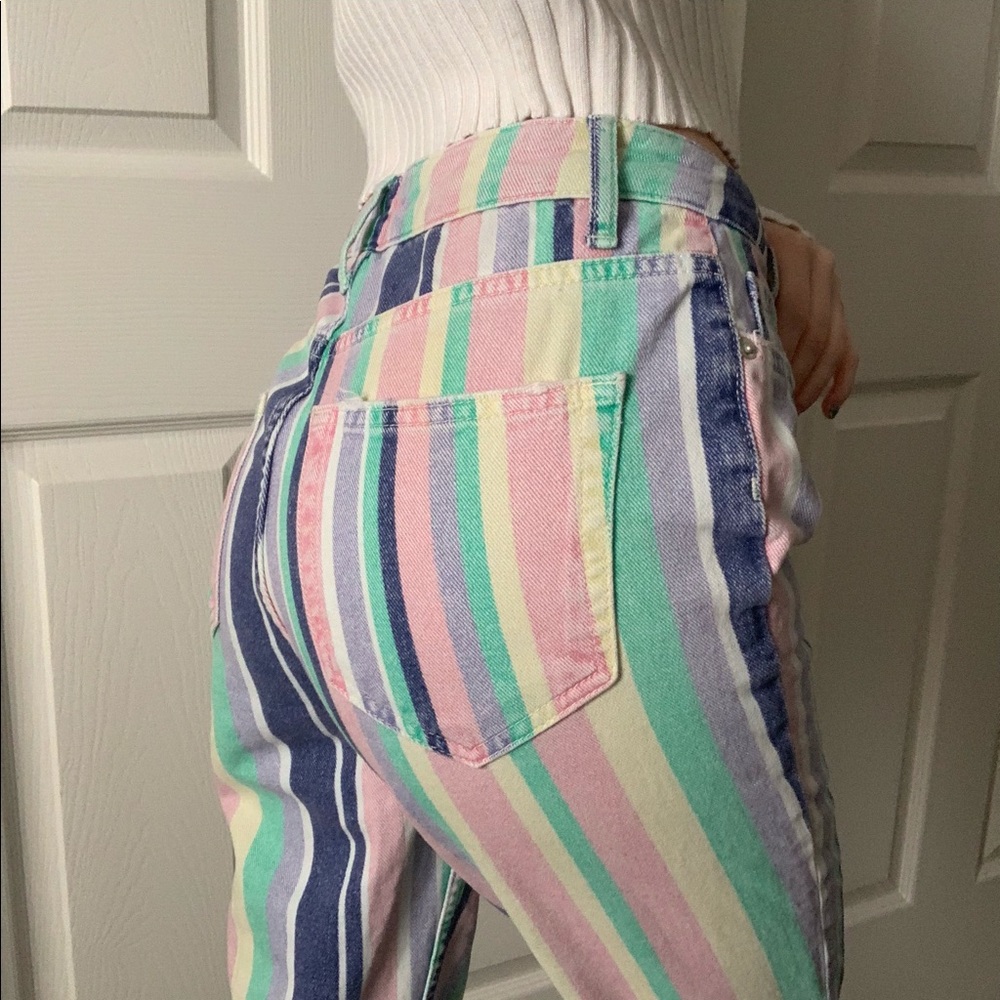 sold UO / striped mom jeans - Picture 1 of 4